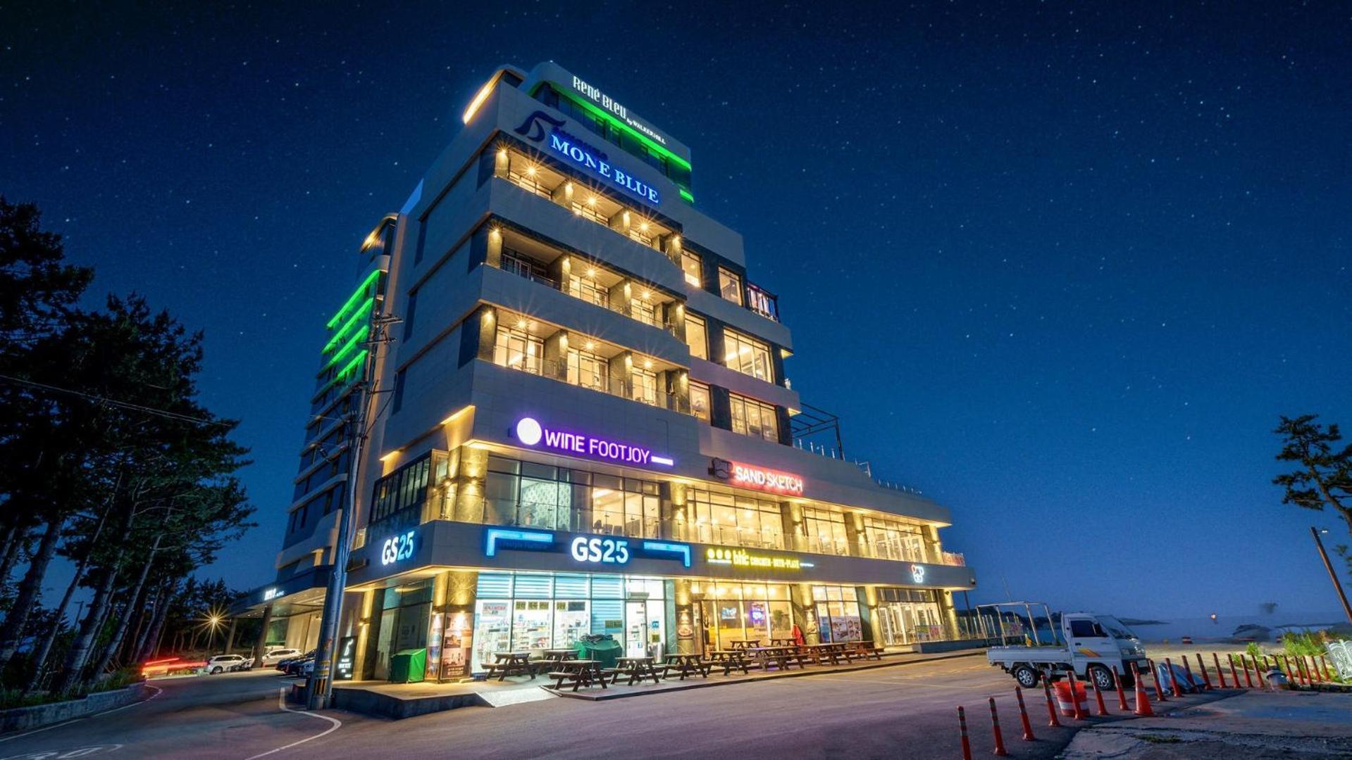 Goseong Moneblue Pension Екстериор снимка